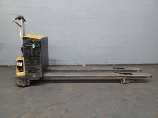 Pedestrian pallet truck Caterpillar NPP20N2