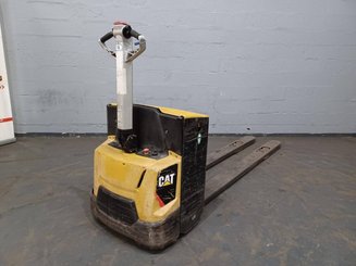 Pedestrian pallet truck Caterpillar NPP20N2