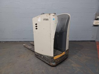Stand-on pallet truck Crown RT4020-2.0