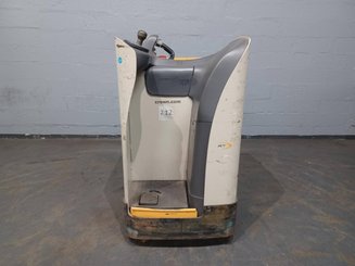 Stand-on pallet truck Crown RT4020-2.0