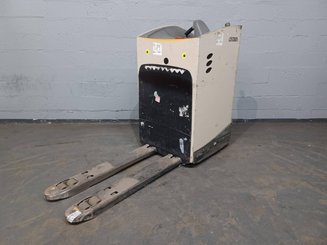 Stand-on pallet truck Crown RT4020-2.0