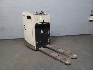 Stand-on pallet truck Crown RT4020-2.0 - 1