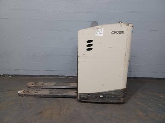 Stand-on pallet truck Crown RT4020-2.0