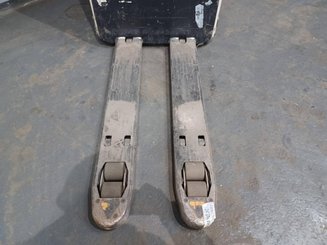Stand-on pallet truck Crown RT4020-2.0 - 7