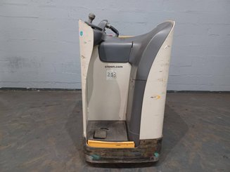 Stand-on pallet truck Crown RT4020-2.0