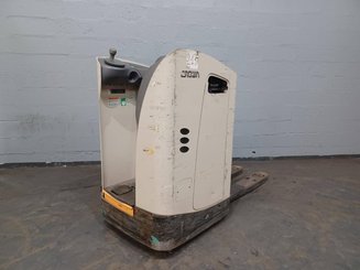 Stand-on pallet truck Crown RT4020-2.0