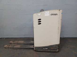 Stand-on pallet truck Crown RT4020-2.0