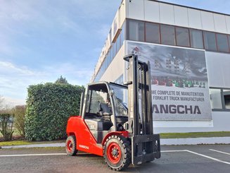 Four wheel front forklift Hangcha XF55D