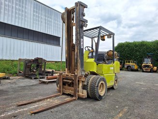 Four wheel front forklift Clark GPM30 - 1