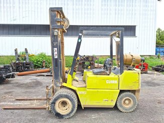Four wheel front forklift Clark GPM30