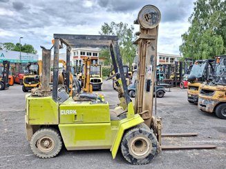 Four wheel front forklift Clark GPM30