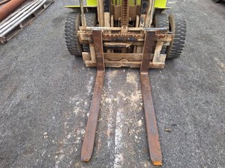 Four wheel front forklift Clark GPM30