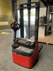 Pedestrian pallet stacker Loc A12ETDVC29 - 1