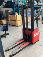 Pedestrian pallet stacker Loc A12ETDVC29 - 2