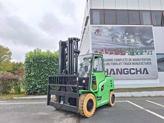 Four wheel front forklift Hangcha X70i