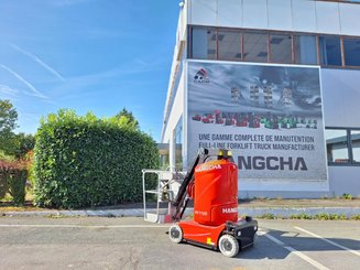 Vertical lift platform Hangcha HV110D