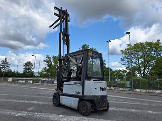 Four wheel front forklift Yale ERP30 - 9