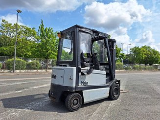 Four wheel front forklift Yale ERP30 - 5