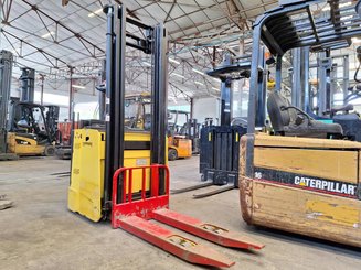 Stand-on pallet stacker Hyster S1.5S - 1