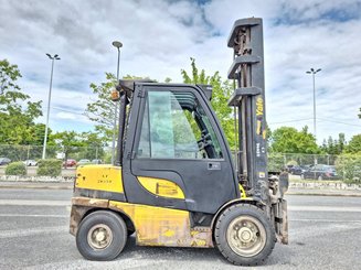 Four wheel front forklift Yale GDP35VX - 1