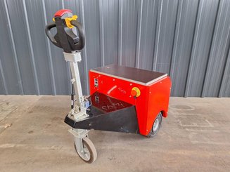 Tow tractor STI PTA1