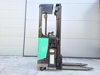 Stand-on pallet stacker Caterpillar NSR16N