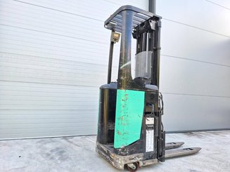 Stand-on pallet stacker Caterpillar NSR16N