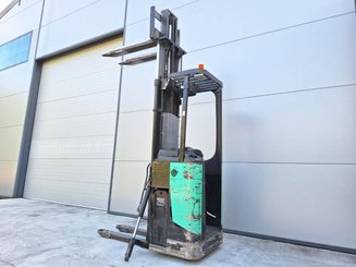 Stand-on pallet stacker Caterpillar NSR16N