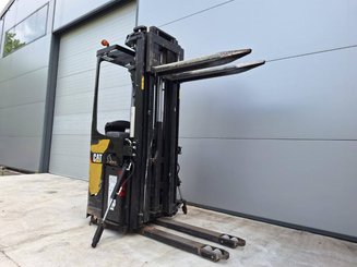 Stand-on pallet stacker Caterpillar NSR20N