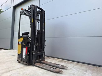 Stand-on pallet stacker Caterpillar NSR20N