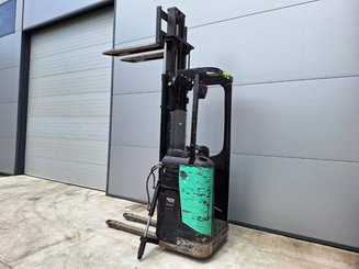 Stand-on pallet stacker Caterpillar NSR16N