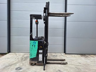 Stand-on pallet stacker Caterpillar NSR16N