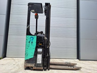 Stand-on pallet stacker Caterpillar NSR16N