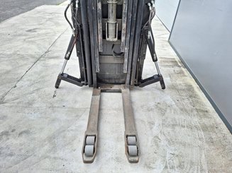 Stand-on pallet stacker Caterpillar NSR16N