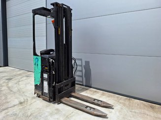Stand-on pallet stacker Caterpillar NSR16N