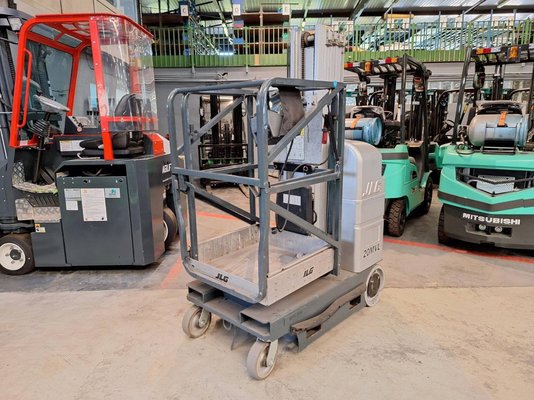 Vertical lift platform JLG 20MVL - 1