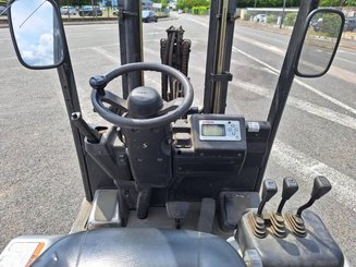 Three wheel front forklift Nissan S1N1L130