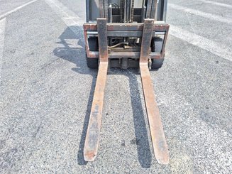 Three wheel front forklift Nissan S1N1L130 - 6