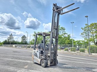 Three wheel front forklift Nissan S1N1L130