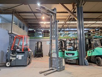 Pedestrian pallet stacker Crown WE2300-16