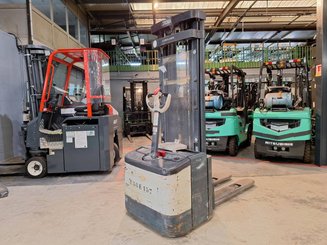 Pedestrian pallet stacker Crown WE2300-16