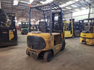 Four wheel front forklift Caterpillar EP25K-PAC