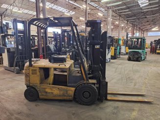 Four wheel front forklift Caterpillar EP25K - 2