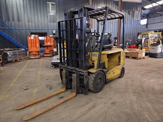 Four wheel front forklift Caterpillar EP25K - 1