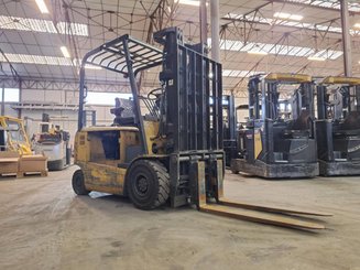 Four wheel front forklift Caterpillar EP25K - 1