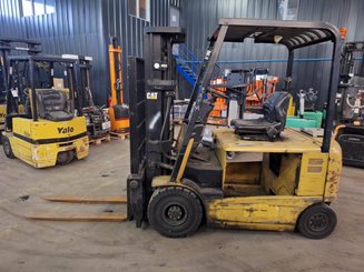 Four wheel front forklift Caterpillar EP25K-PAC