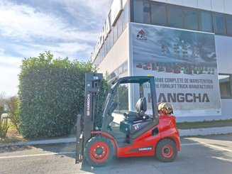 Four wheel front forklift Hangcha XF30G-2 - 1