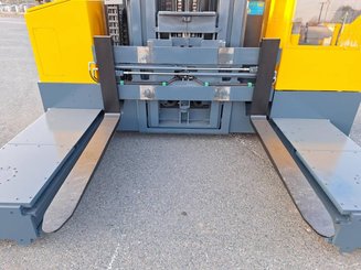 Multidirectional sideloader Combilift ESL3545