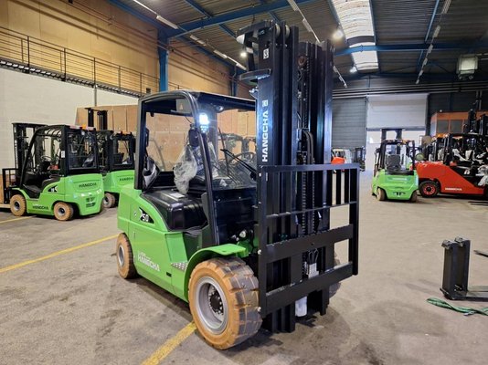 Four wheel front forklift Hangcha XC50i - 1