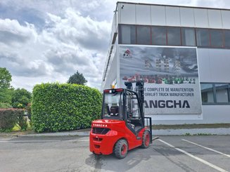Four wheel front forklift Hangcha XF35D-2